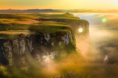 Wandbild: Canyon Fortaleza und Dschungeltal an sonnigen Tagen, Rio Grande [...]