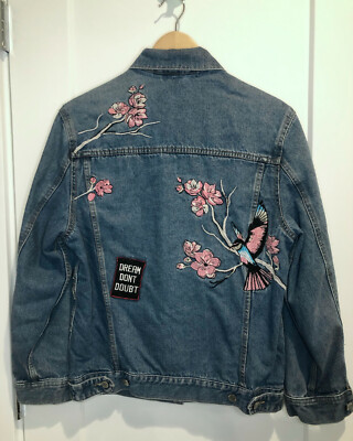 Women's Custom Embroidered Patch Denim Jacket 6/S Vintage Women's Custom Embroidered Patch Denim Jacket 6/S Vintage