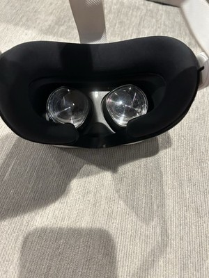 Meta Quest 2 w/ additional face cushion and battery