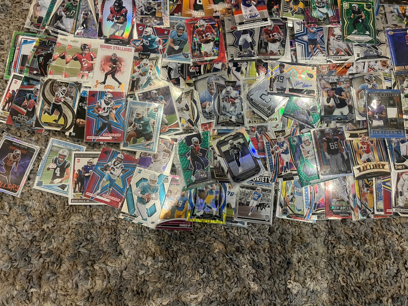 660+ football card lot, NEW ROOKIES, NUMBERED, AUTOS, PATCH view 4