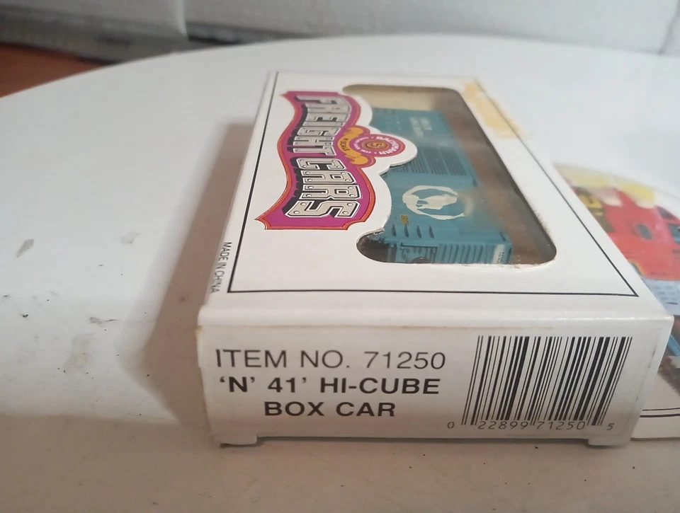 Bachmann N  1:160 Scale 1 Hopp,73850, and 1 Box Car, 71250 With Boxes.Ref.B13) - Image 3 of 4