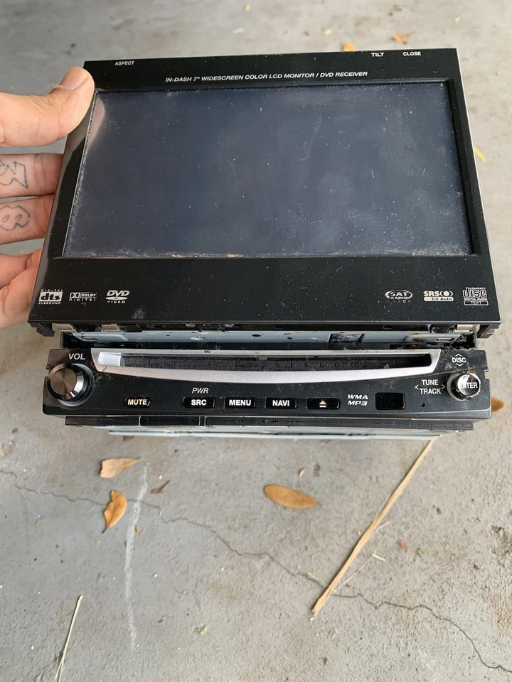 Panasonic CQ-VD7003U In-dash DVD receiver w 7" widescreen LCD monitor (4 parts) - Image 4 of 4