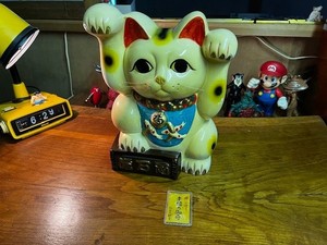 Large Vintage Japanese Ceramic Maneki-Neko Lucky Cat, Raised Paw - Showa - Retro