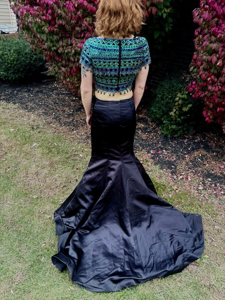 Vestido de graduación Sherri Hill dos piezas con cuentas talla XXS usado sin etiquetas Foto 3 de 4