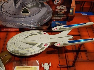 Star Trek Insurrection Enterprise E Playmates with Box Working