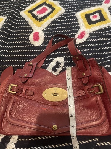 Borsa a mano in pelle di gelso rosso scuro - Foto 8 di 9
