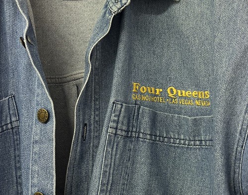 Four Queens 4 Queens Casino Hotel Vintage Blue Denim Shirt Mens Medium Las Vegas - Picture 2 of 7