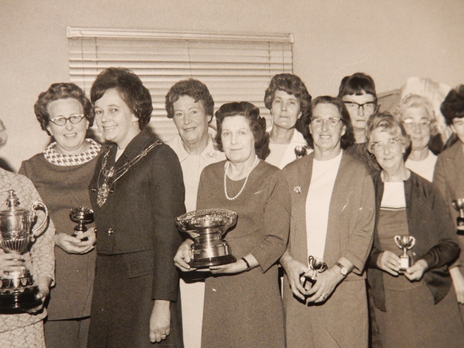 BOWLING LEAGUE CREASED PHOTO ! 1970s PRESS PHOTO LYTHAM ST ANNES eBay