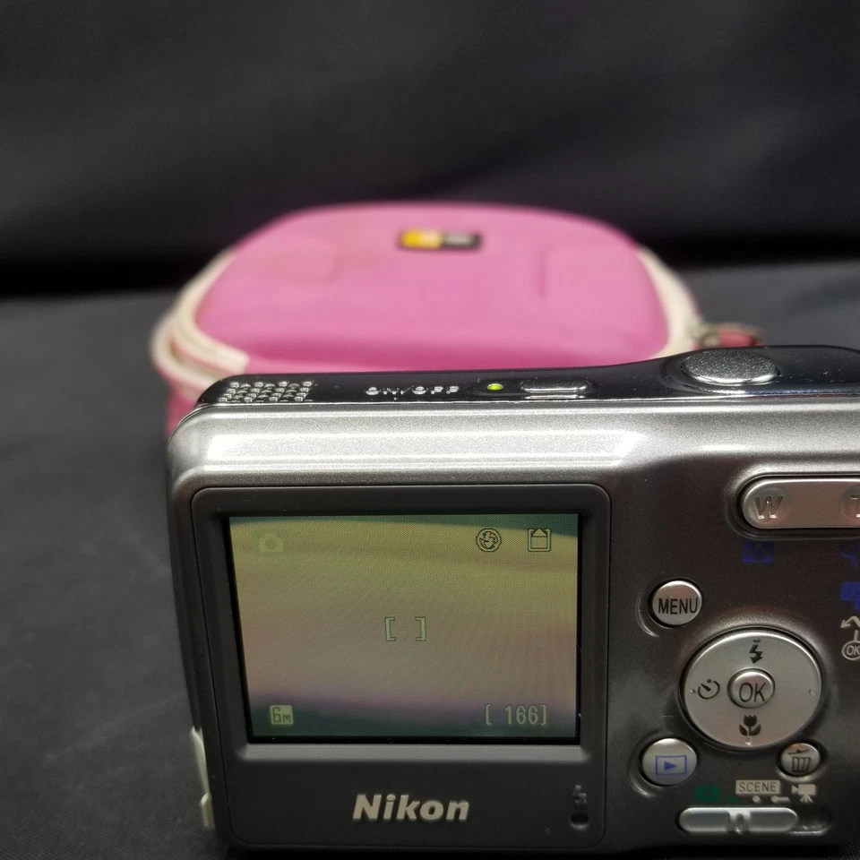 Nikon Coolpix L2 6.0MP Silver Digital Camera Case SD Card Tested - Image 2 of 4