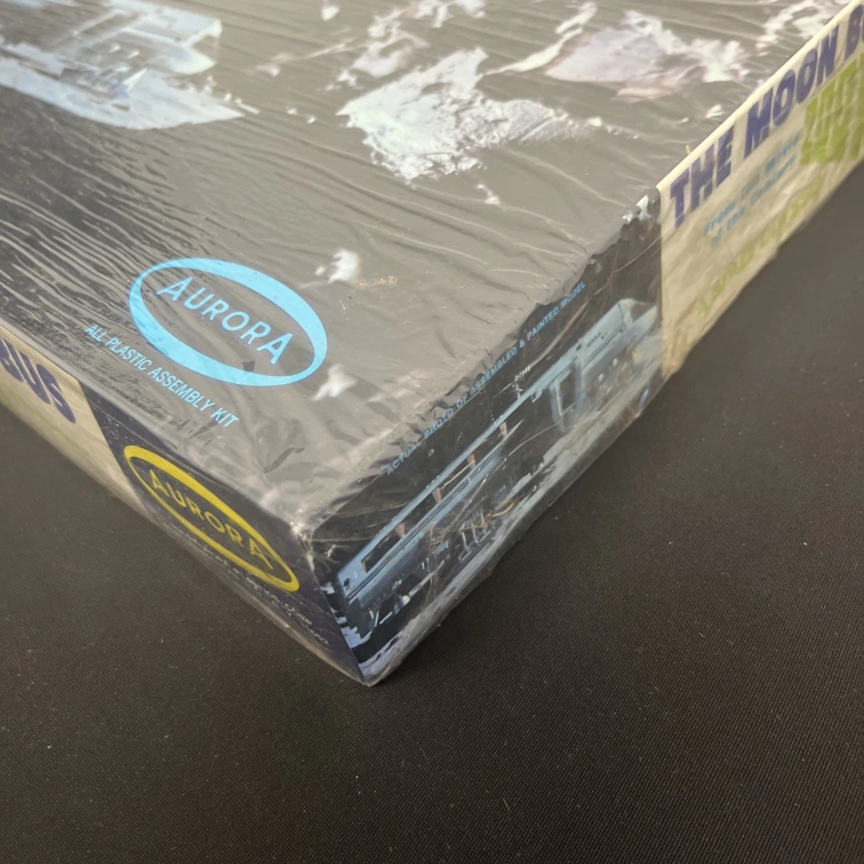 1969 Aurora 2001: A Space Odyssey The Moon Bus Complete Model 829-250 - Image 2 of 4