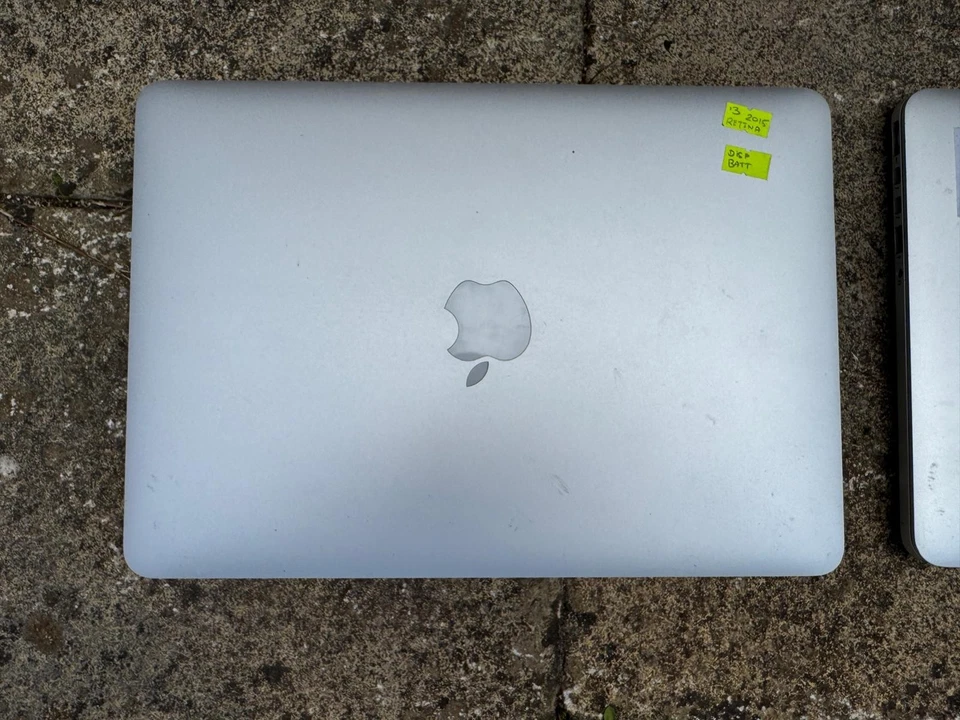 Job Lot x2 Apple MacBook A1502 for Parts Crack screen, missing parts, not tested - Image 4 of 4