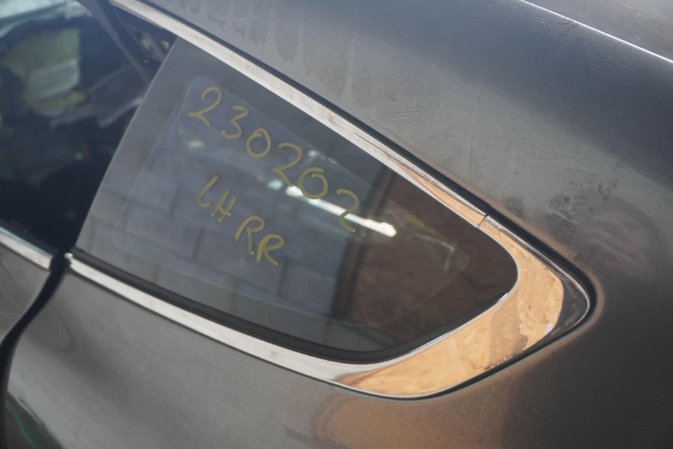 Cuarto trasero izquierdo panel ventana vidrio cupé 6G33-C29751-BA Aston Martin Vantage Foto 2 de 2