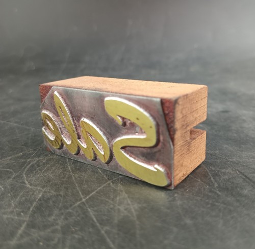 Vintage Letterpress Printing Block "Sale" Cursive Serif 2"X1.25" Metal & Wood - Picture 2 of 4