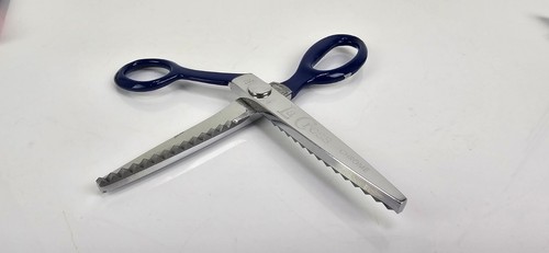 La Cross Made Italy Chrome 557 7" Pinking Shears - Picture 6 of 8