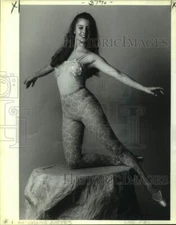 1991 Press Photo Kelly McGivern stars in "The Mermaid." - nop62107