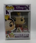 Funko Pop! Disney: Villains of Disney - Queen of Hearts #234 Vinyl Figure + PP