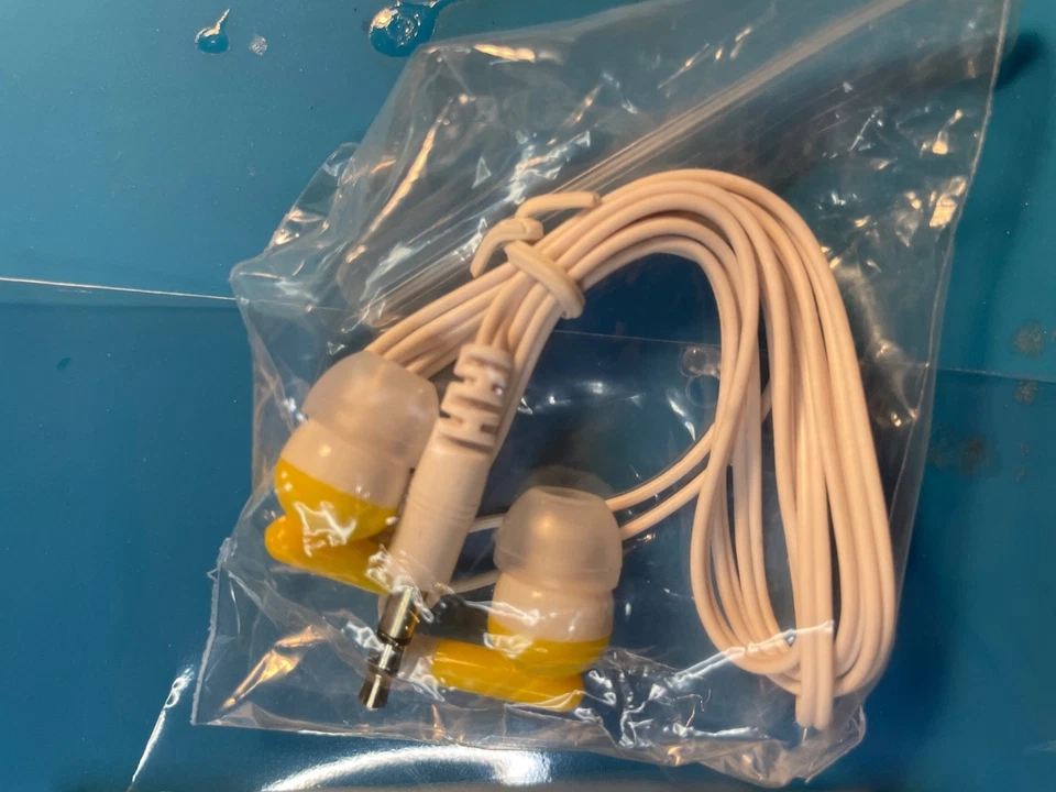 Apple iPod Mini 1st Gen - 4GB - Silver - 1.67" Screen - Image 3 of 4