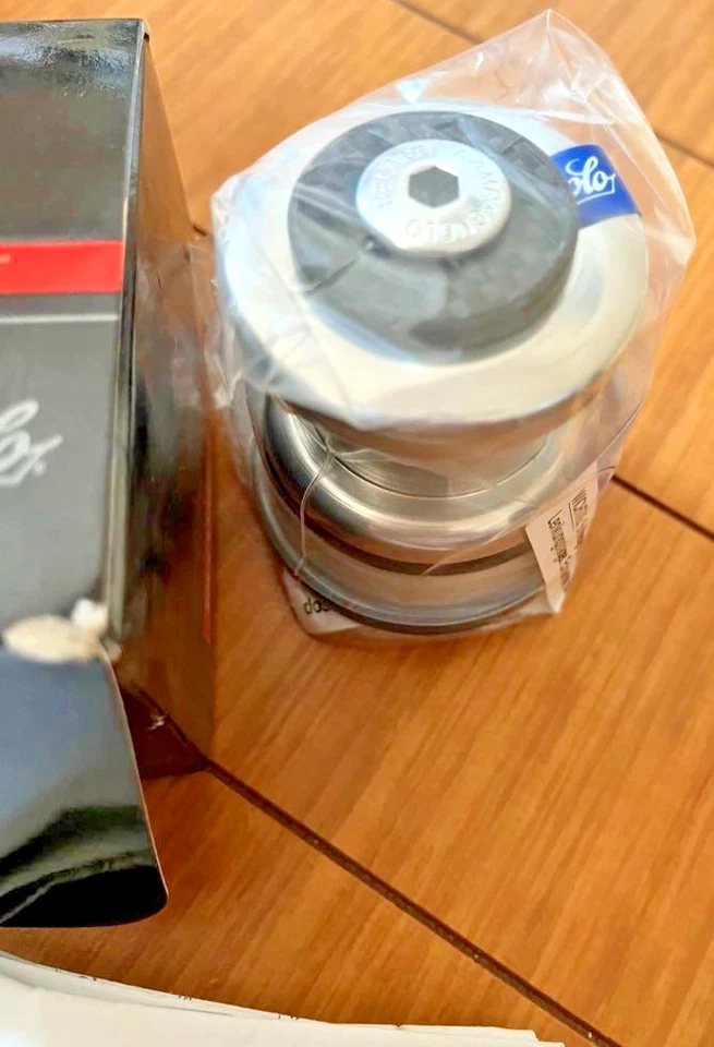 Campagnolo Record HEADSET  Threadless 1 1/8 HS00-RETHOS Silver NOS In Box - Image 3 of 4