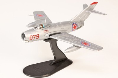 HA2430 Hobby Master MiG-15 Fagot 1/72 Model Red 079 CPVAF
