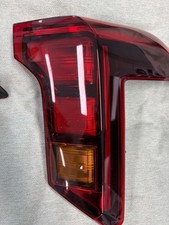 2025-2026 Kia Carnival KA4 Facelift Halogen R&uuml;ckleuchte Au&szlig;en Rechts OEM
