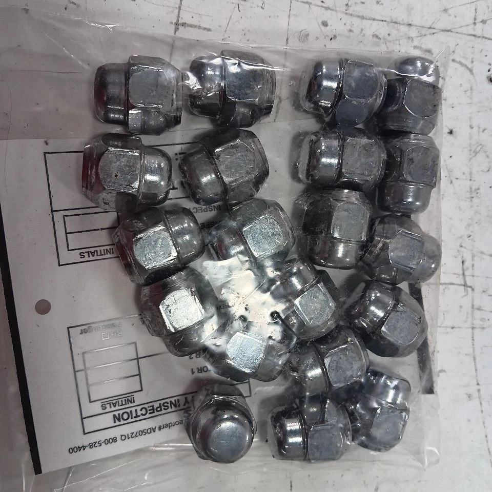 Juego de tuercas Nissan LEAF 2013 2014 2015 2016 2017 Foto 2 de 4