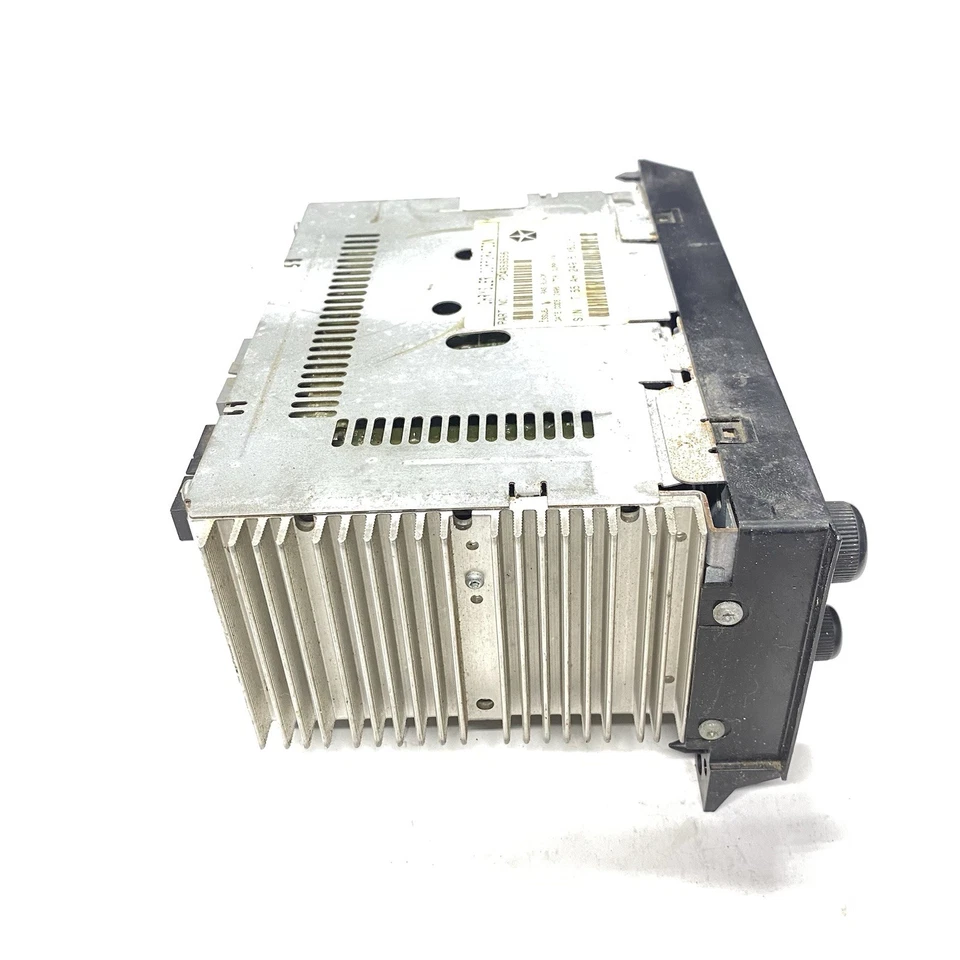 Dodge Chrysler Jeep Ram Mopar 1984-2001 radio casete AM FM P04858556 Foto 4 de 4