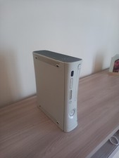 xbox 360 bianca con alimentatore  e 7 giochi controller non funzionante 