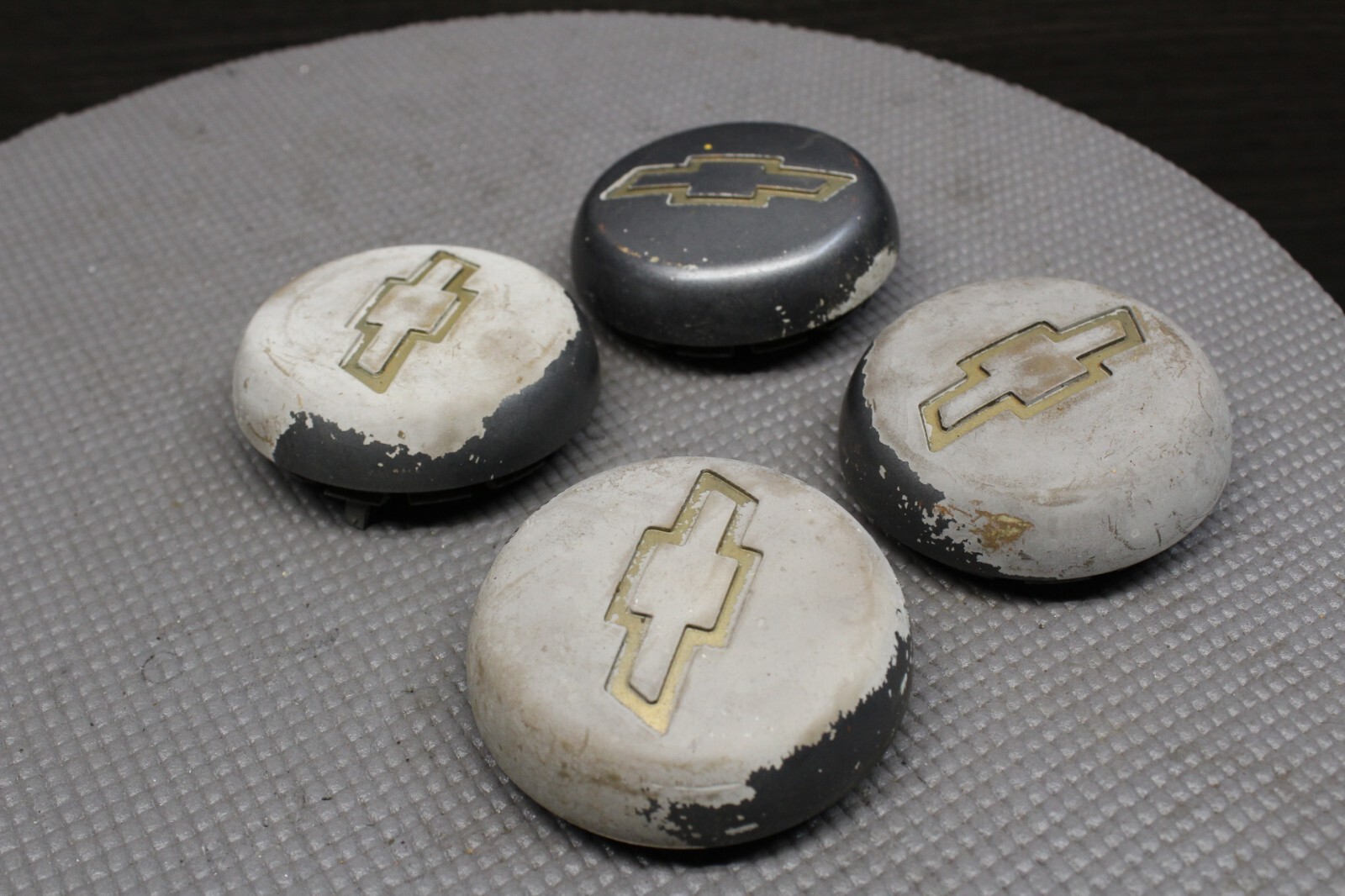 CHEVY BLAZER S10 WHEEL CENTER CAPS GOLD LOGO 15661030 SET OF 4 eBay