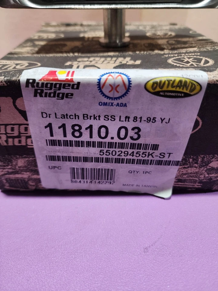 Soporte de pestillo de puerta de acero inoxidable Rugged Ridge 11810.03 lado derecho 81-86 CJ 87-95 YJ Foto 3 de 4