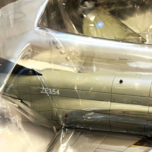 Hobby Master 1:72 HA1917 McDonnell Douglas F-4J (UK) Phantom II RAF 1990 "ZE 354 - Bild 21 von 22