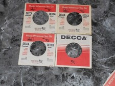 DECCA 45 SLEEVE. LOT OF 4. GUITARS AND PHONOGRAPH OFFERS.