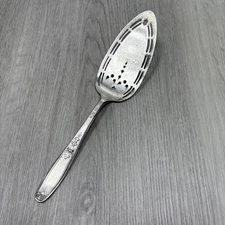 1847 Rogers Bros Ancestral Silverplate Cake Pie Dessert Server "M"
