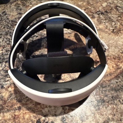 Meta Quest 2 Standalone VR Headset White with Controllers & KIWI Design Box