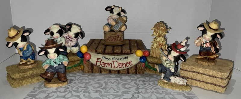 VTG Mary Moo Moo’s “Barn Dance” Stage & Lot of 9 - Country Themed Figurines!
