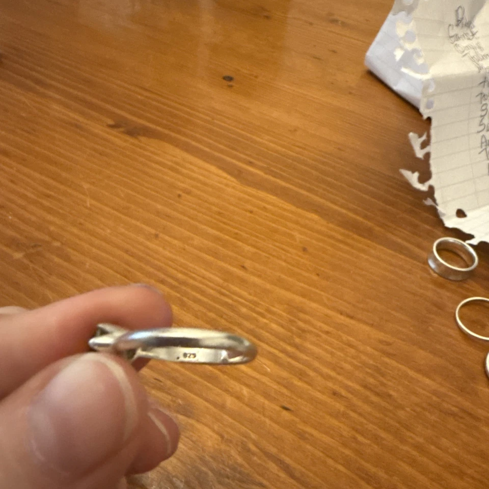 Anillo de diamantes negros azabache 100 % naturales de corte redondo de 1,70 quilates en plata de ley 925 Foto 2 de 2