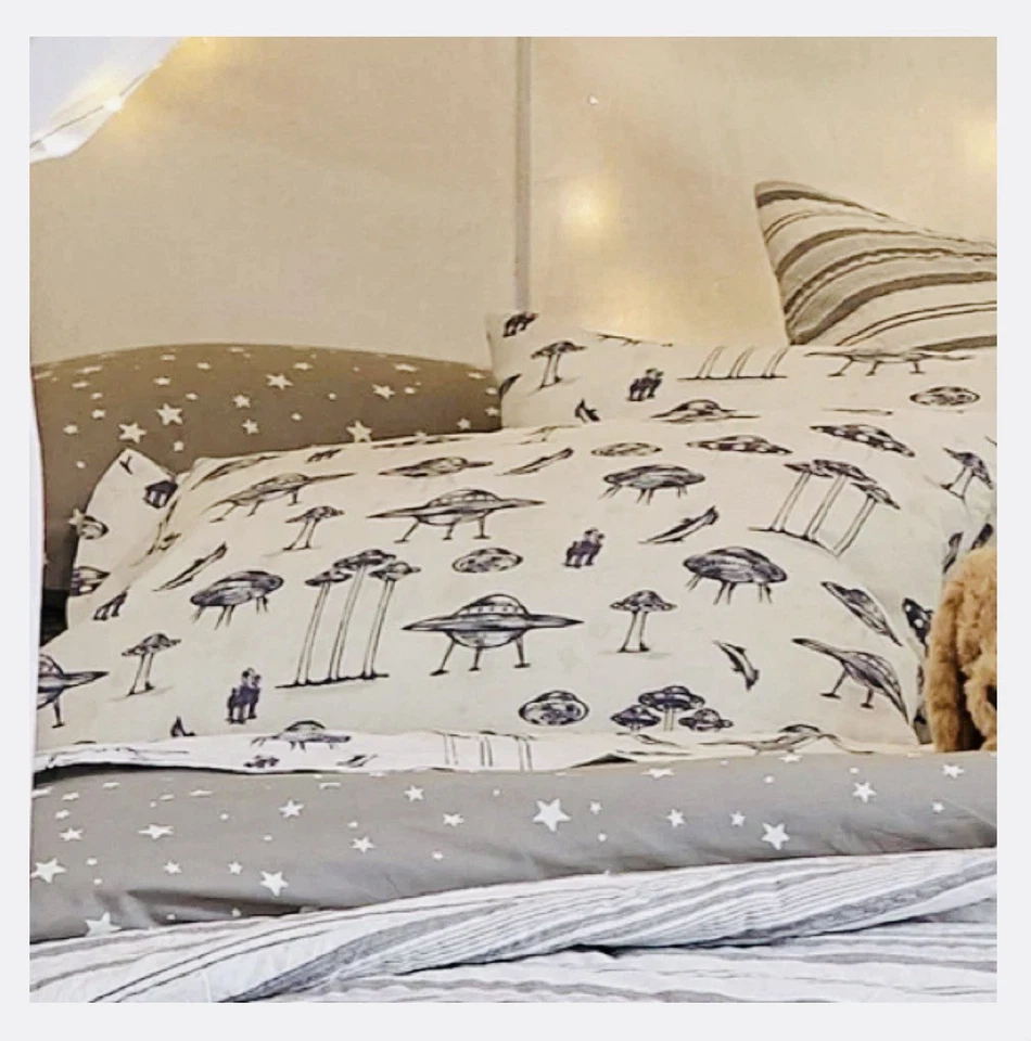 Pottery barn Kids Space Ship Glow-in-the-Dark 4 Pc Sheet Set Full Size - Image 4 of 4