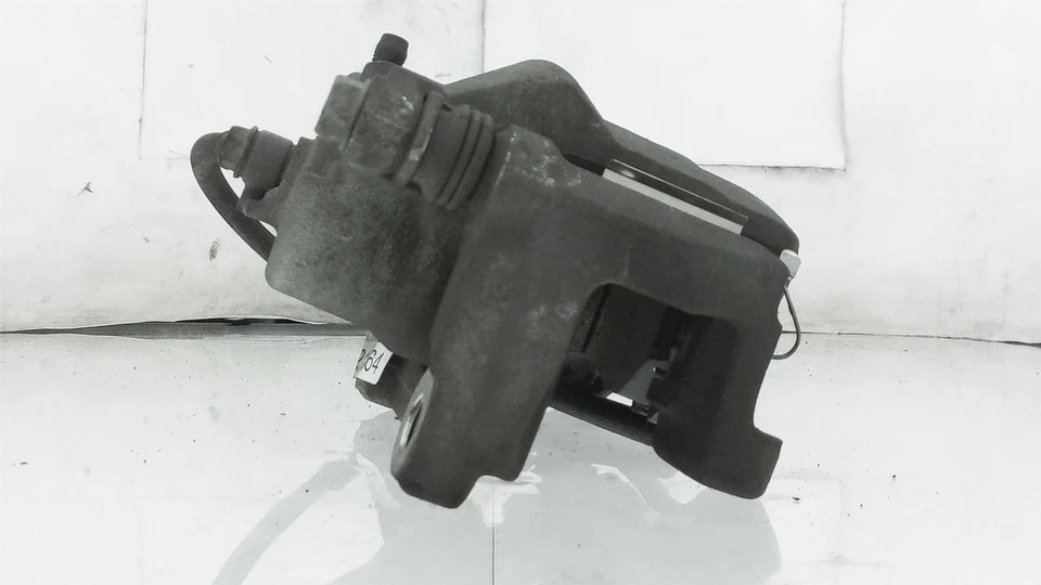 Pinza de freno delantera izquierda Nissan Rogue 2016-2019 tracción delantera OEM 41011-4Ba0c Foto 3 de 4