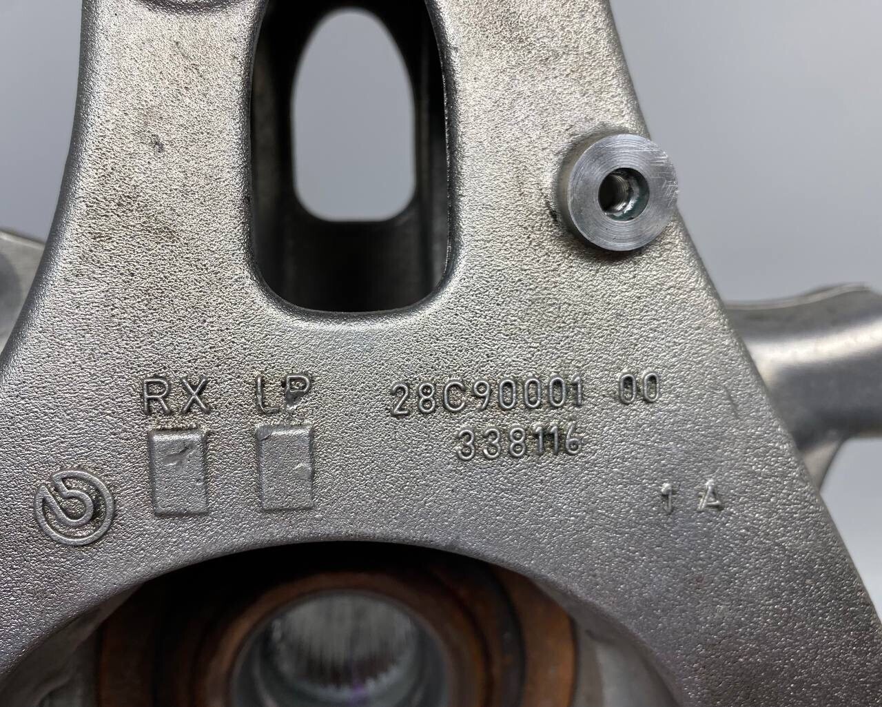 FERRARI PORTOFINO F164 DRIVER SIDE REAR LOWER KNUCKLE SPINDLE HUB LEFT 338116 OE
