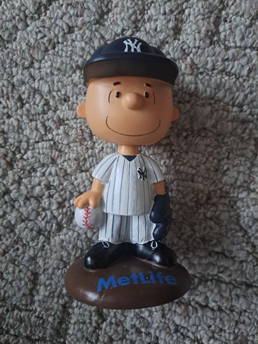 NY YANKEES 2013 PEANUTS CHARLIE BROWN METLIFE "BOBBLE DOBBLES" BOBBLEHEAD-NO BOX - Picture 2 of 5