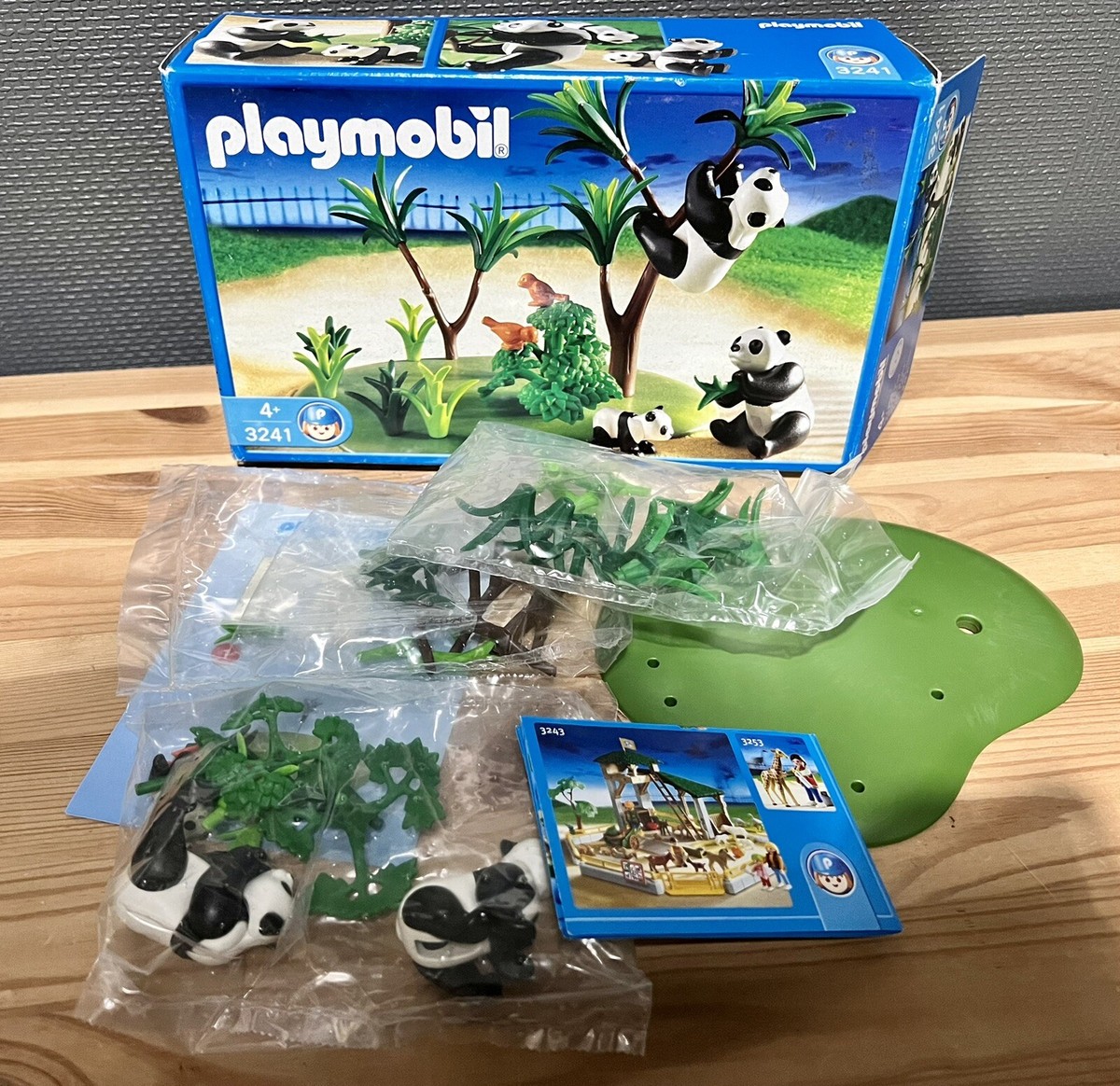Playmobil Panda Family & Scenery 3241 New Open Box Complete