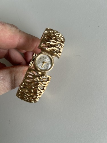 VANTAGE 17 Jewels Gold Tone Brutalist Ladies Hidden Watch - Picture 6 of 7