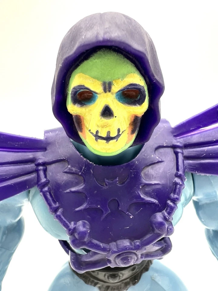 MASTERS OF THE UNIVERSE 1981 SKELETOR HALF BOOT PEACH CHEEKS W/ FREE STAND! - Image 4 of 4