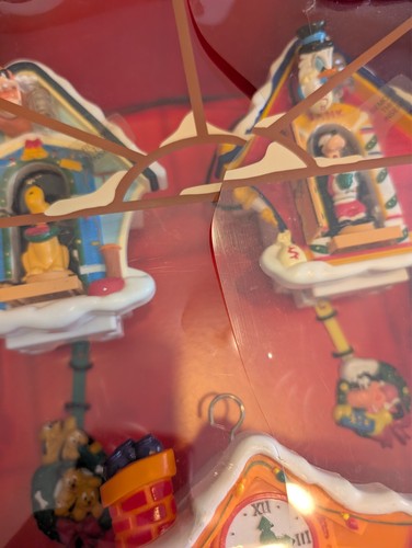 DE COLECCIÓN Mr. Christmas Holiday Innovation 1993 MICKEY'S CLOCK SHOP 1993 Caja abierta - Imagen 2 de 6