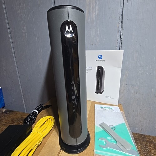 Motorola MG7540 16x4 Cable Modem Plus AC1600 Wi-Fi Router DOCSIS 3.0 Dual Band - Picture 2 of 9
