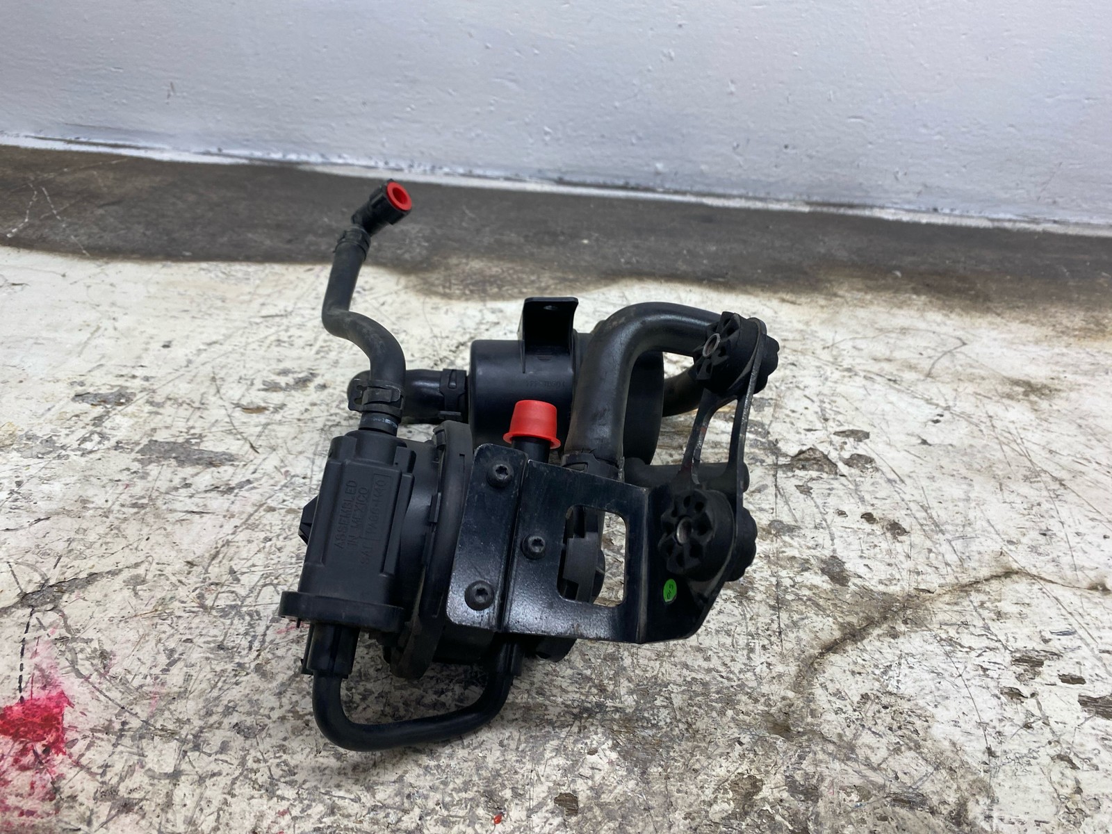 2010-2020 BENTLEY MULSANNE OEM 6.8L RWD EVAPORATIVE EVAPORATER PUMP VALVE SET