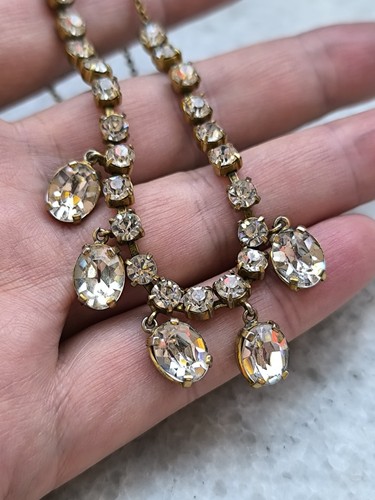 Beautiful vintage crystals necklace