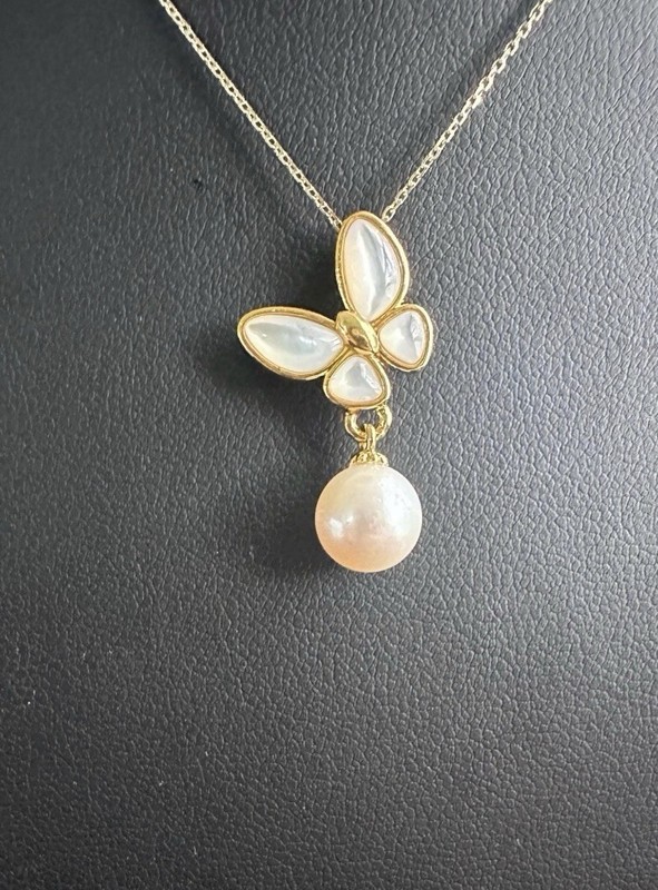 Estate  18k Solid Gold AU750 Freshwater Pearl Butter Pendant With Free 925 Chain