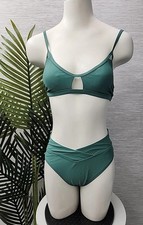 NWT Cupshe Two Piece Swimsuit Size Extra Small Green Key Hole Front