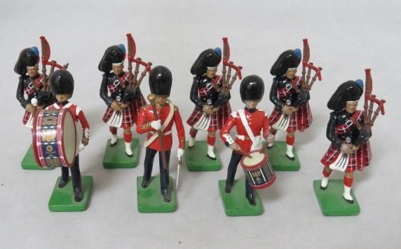 W Britains 1990 - 8 Scots Royal Guards Black Watch Pipers & Drums Lot (RARE) NM