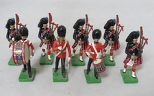 W Britains 1990 - 8 Scots Royal Guards Black Watch Pipers & Drums Lot (RARE) NM